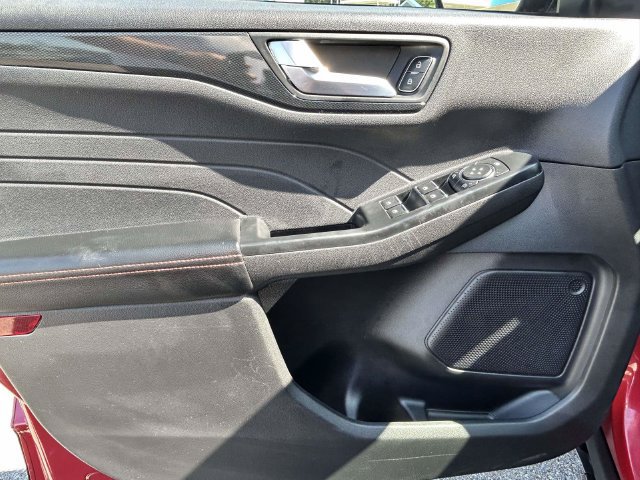 Certified 2025 Ford Escape ST-Line Select AWD/4WD image 19
