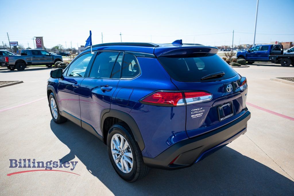 Used 2023 Toyota Corolla Cross LE image 5