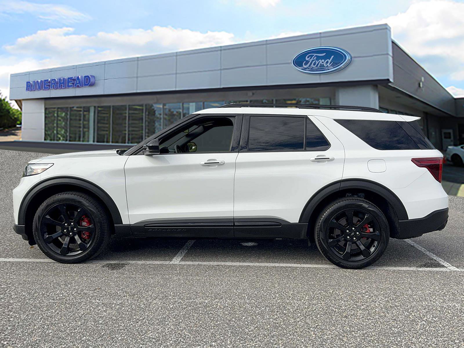 Certified 2022 Ford Explorer ST w/ ST Street Pack image 4