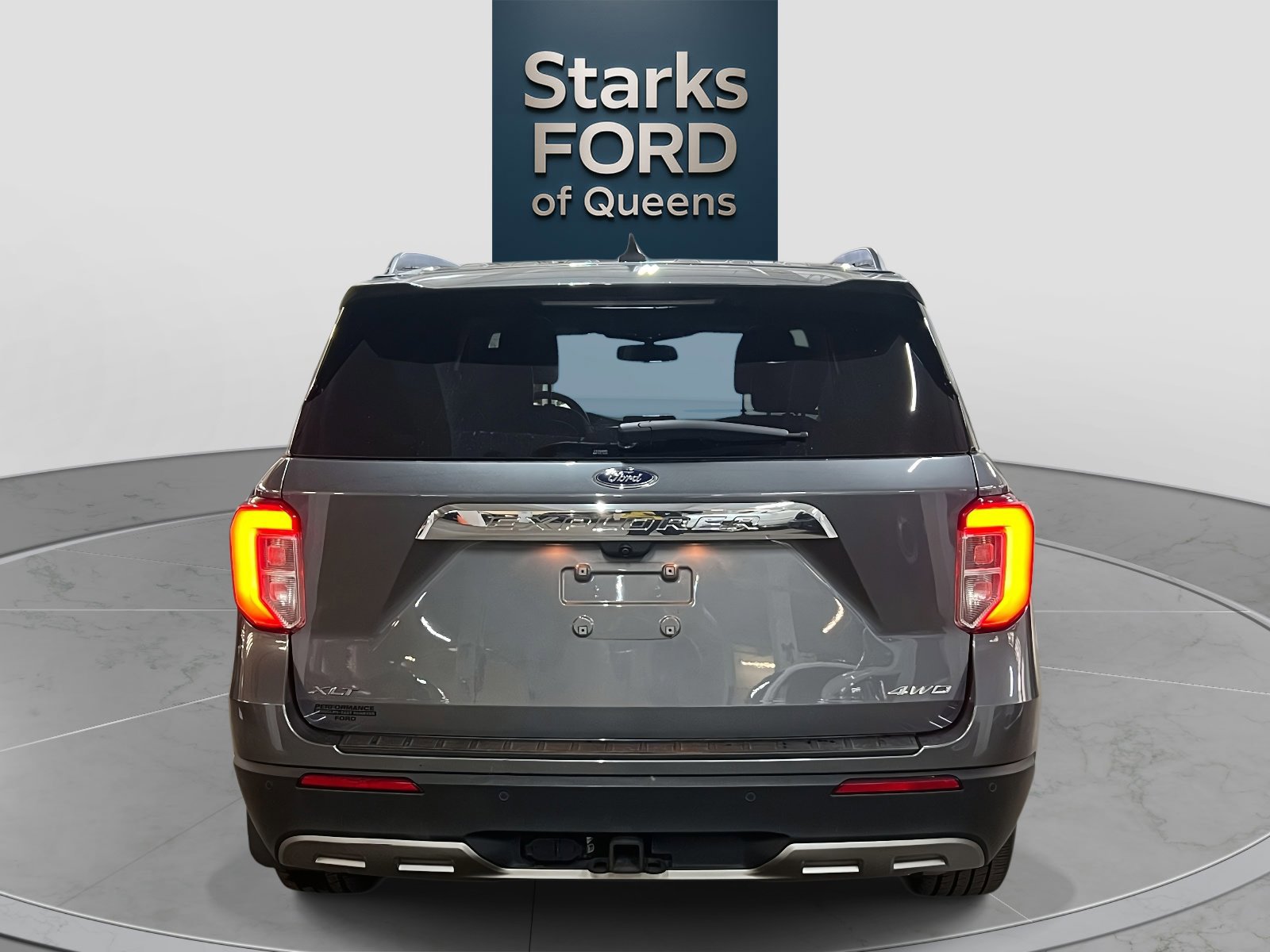 Certified 2021 Ford Explorer XLT w/ Equipment Group 202A image 3