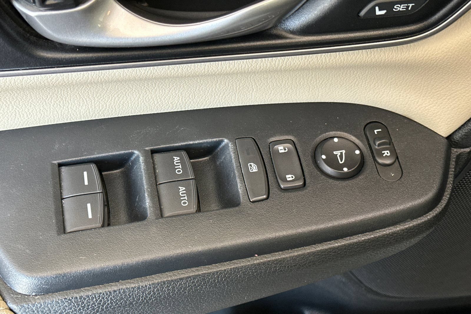 Used 2018 Honda CR-V EX-L image 11