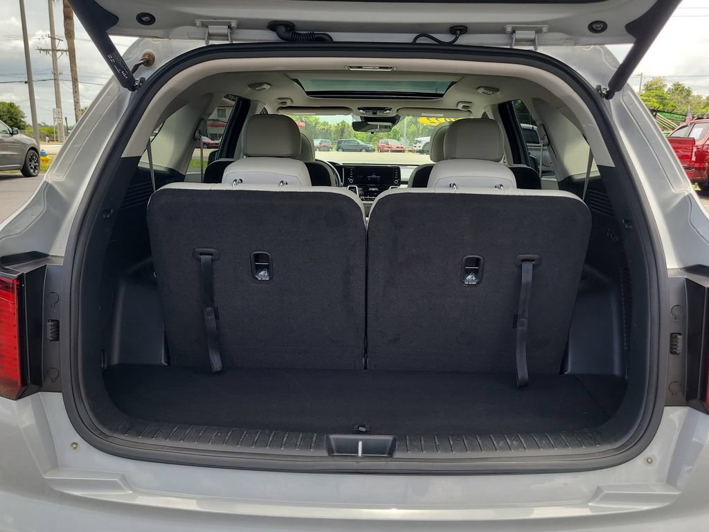 Used 2022 Kia Sorento EX w/ Panoramic Sunroof Package FWD image 7