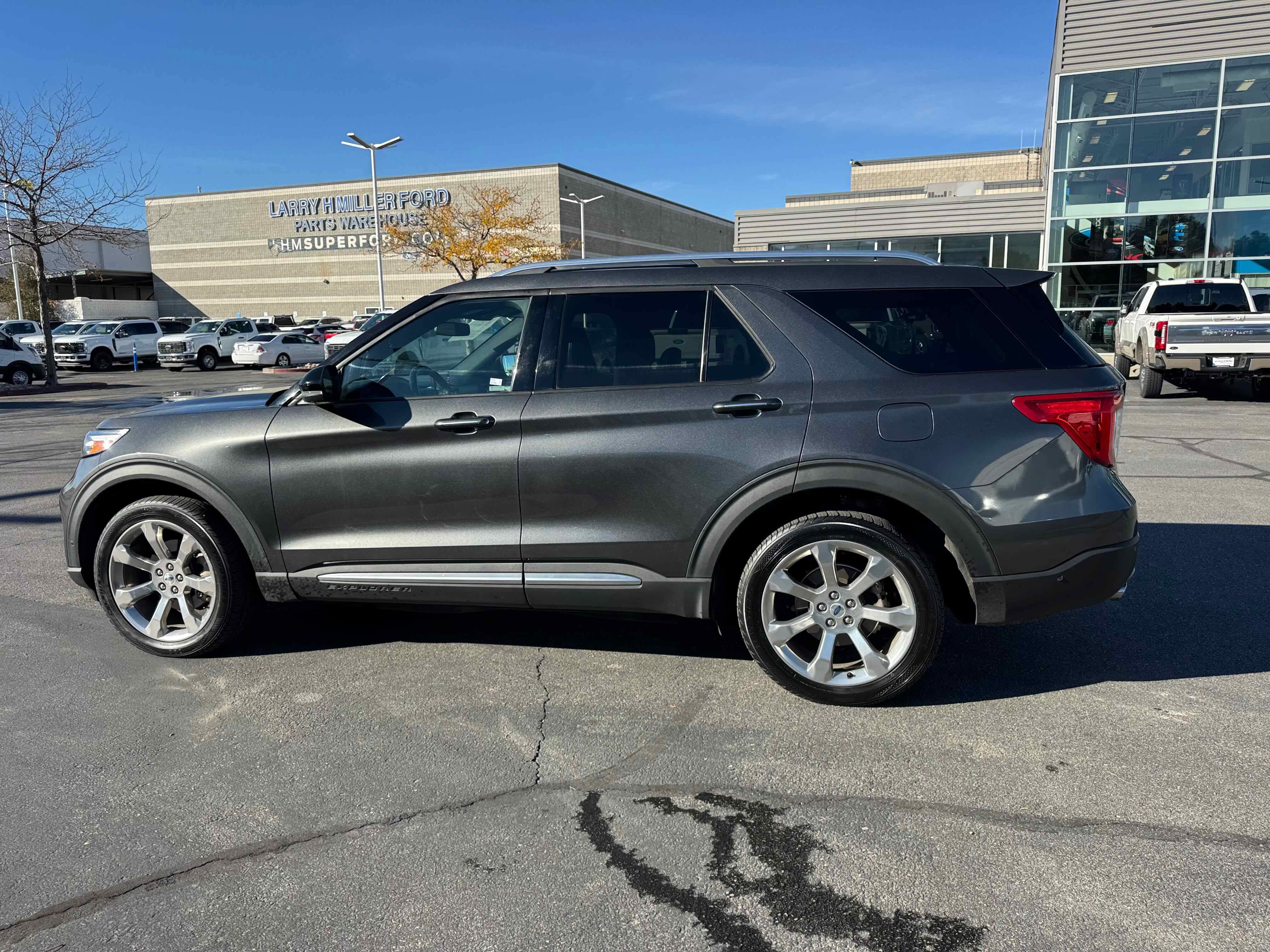 Certified 2020 Ford Explorer Platinum w/ Premium Technology Package image 2
