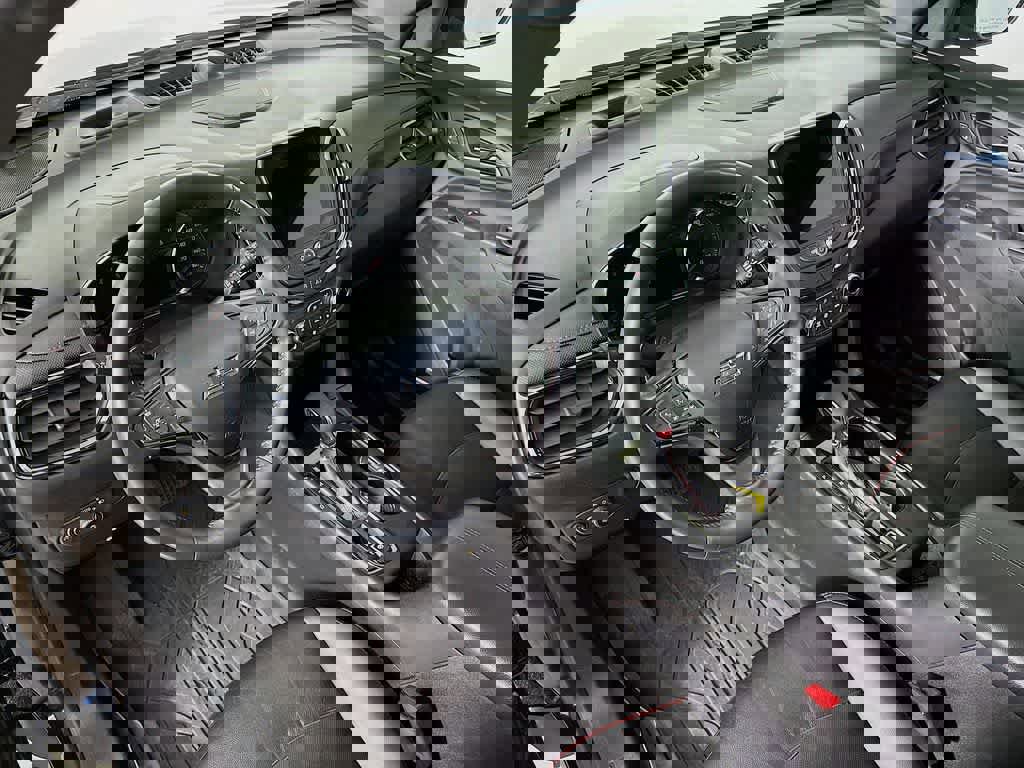 Used 2022 Chevrolet Equinox RS w/ RS Leather Package image 9