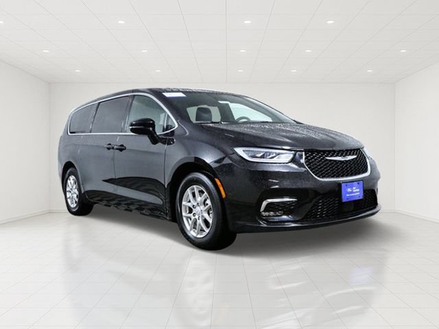 Used 2025 Chrysler Pacifica Select FWD image 1