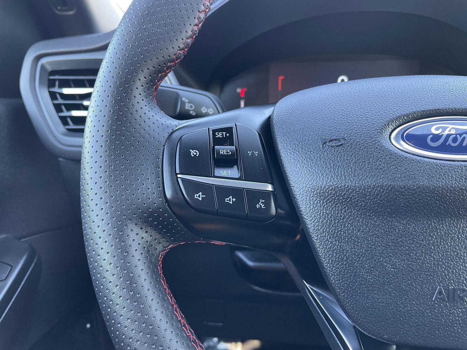 Certified 2025 Ford Escape ST-Line FWD image 13
