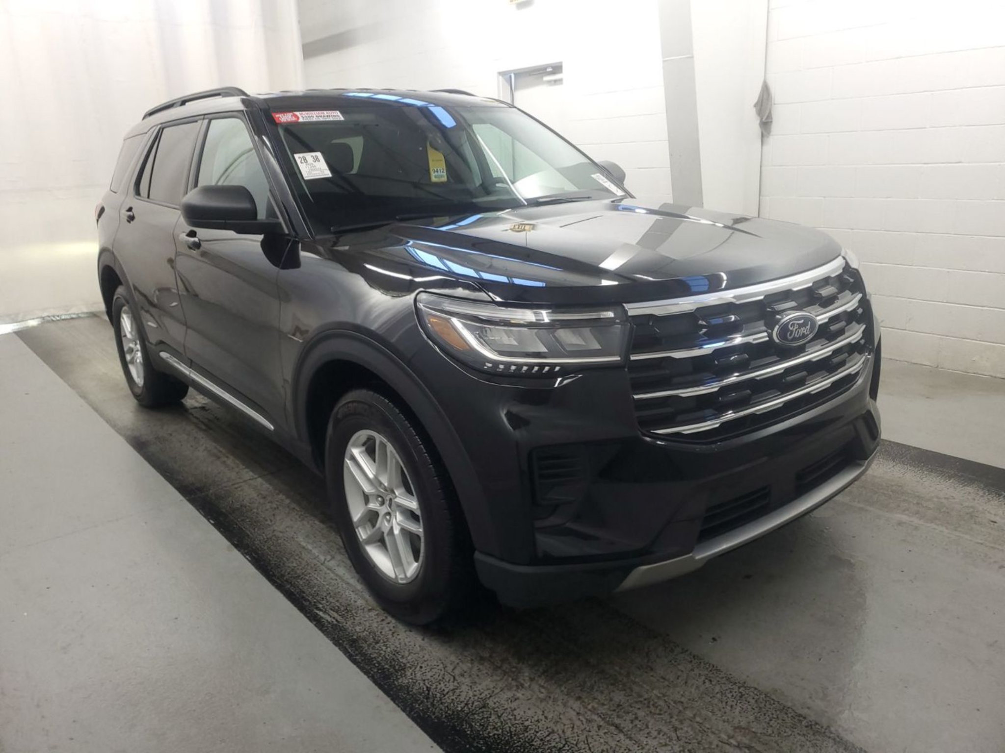 Certified 2025 Ford Explorer Active AWD/4WD image 5