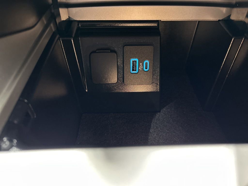 Certified 2022 Ford Explorer XLT w/ Equipment Group 202A image 18