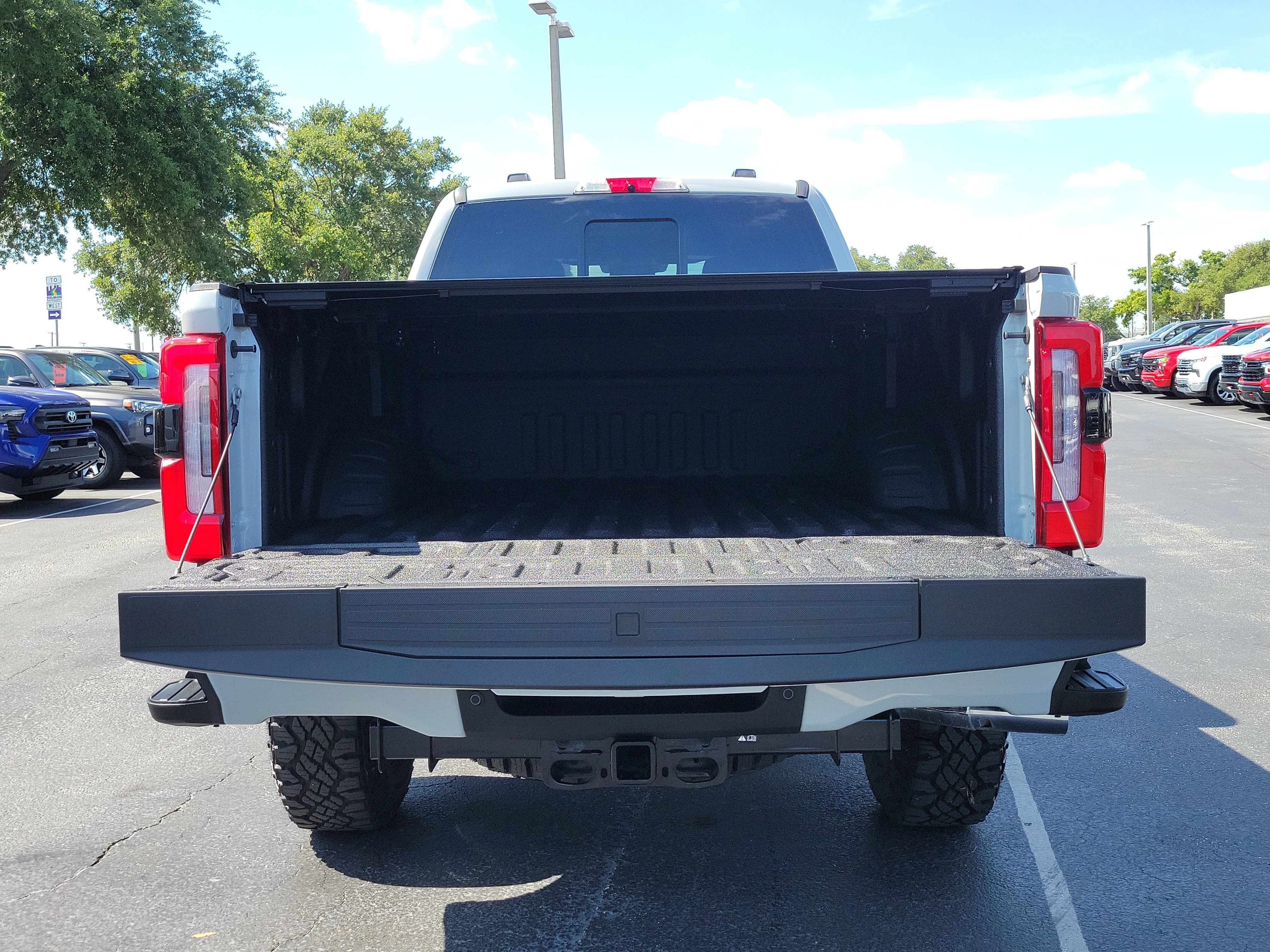Certified 2026 Ford F350 Platinum w/ Tremor Off-Road Package AWD/4WD image 9