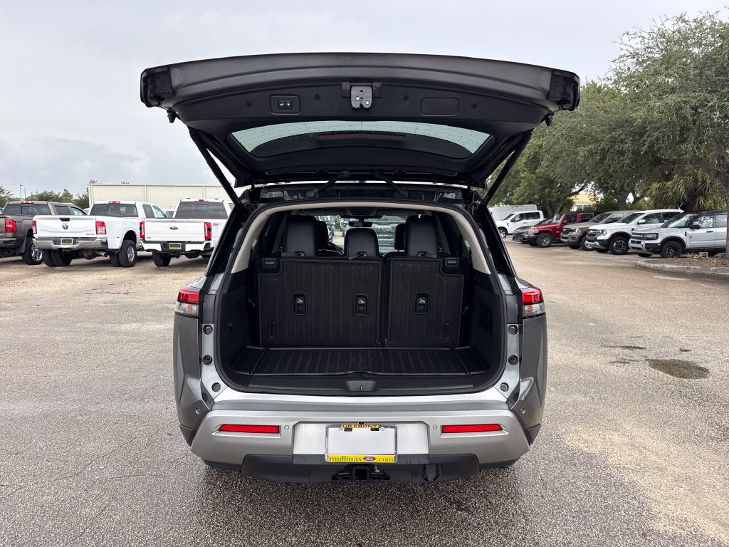 Used 2023 Nissan Pathfinder Platinum FWD image 31