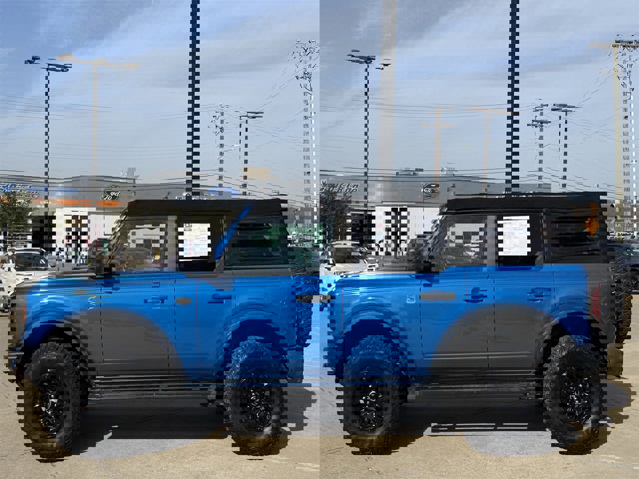 Certified 2022 Ford Bronco Wildtrak image 3