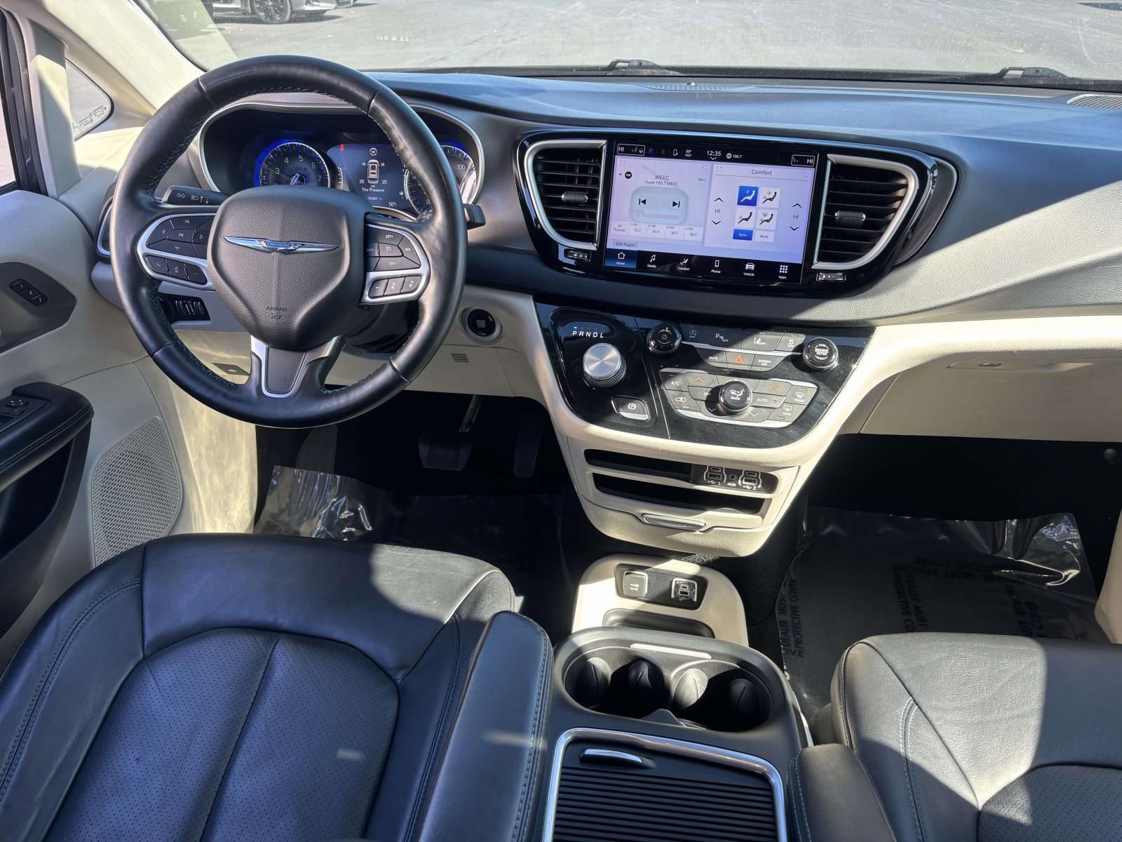 Used 2021 Chrysler Pacifica Touring-L image 31