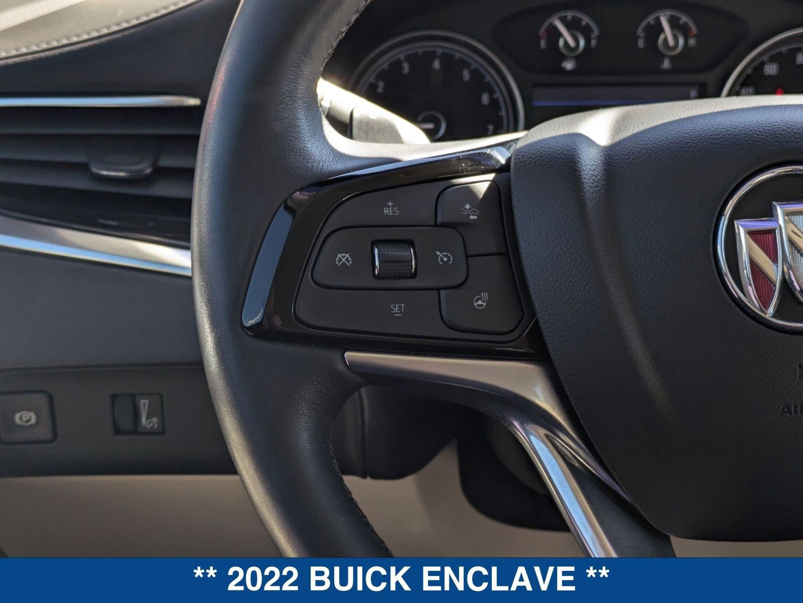 Used 2022 Buick Enclave Essence image 26