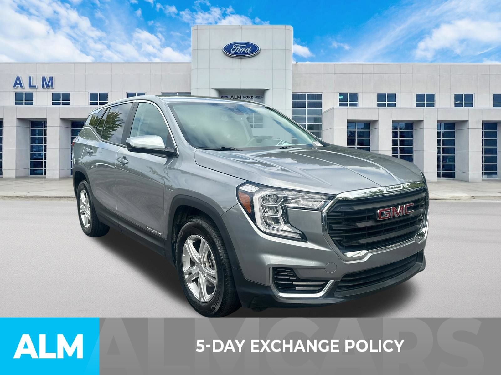 Used 2024 GMC Terrain SLE FWD image 3