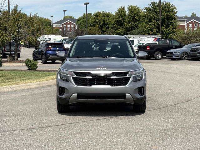 Used 2024 Kia Seltos LX AWD/4WD image 2