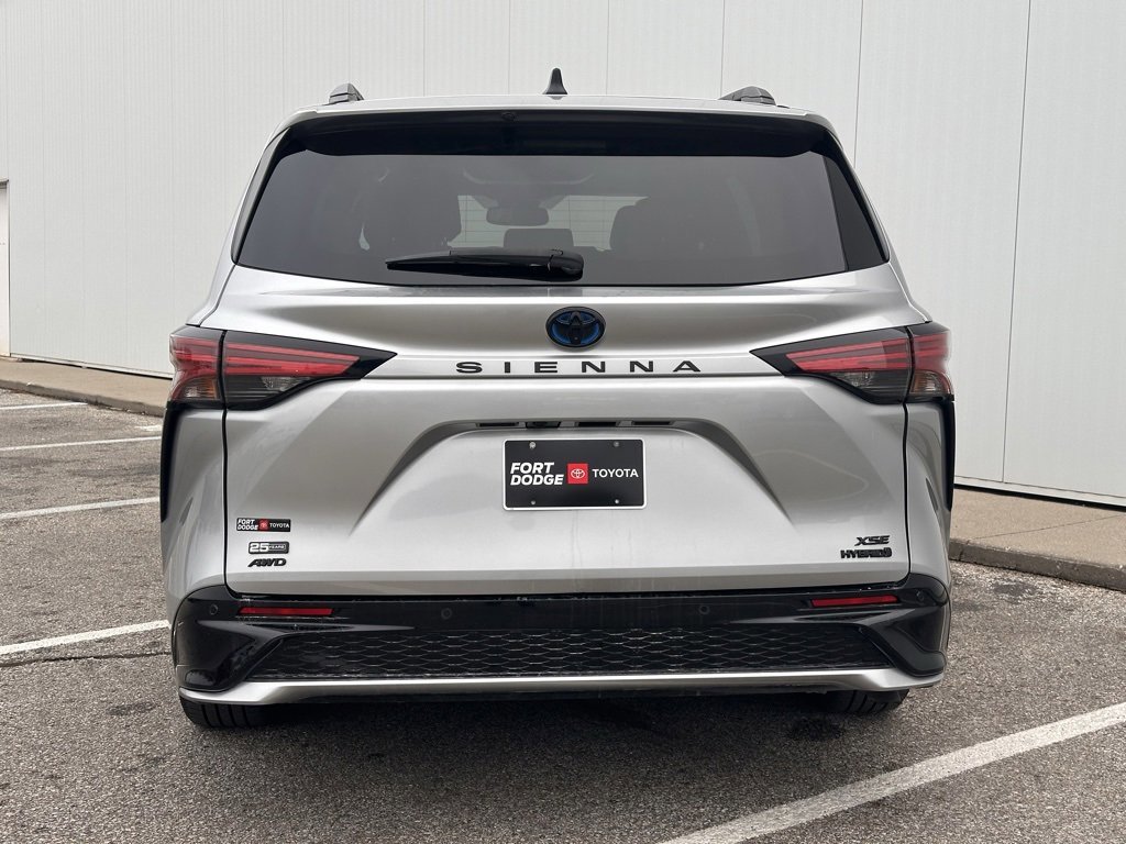 Used 2023 Toyota Sienna XSE image 2