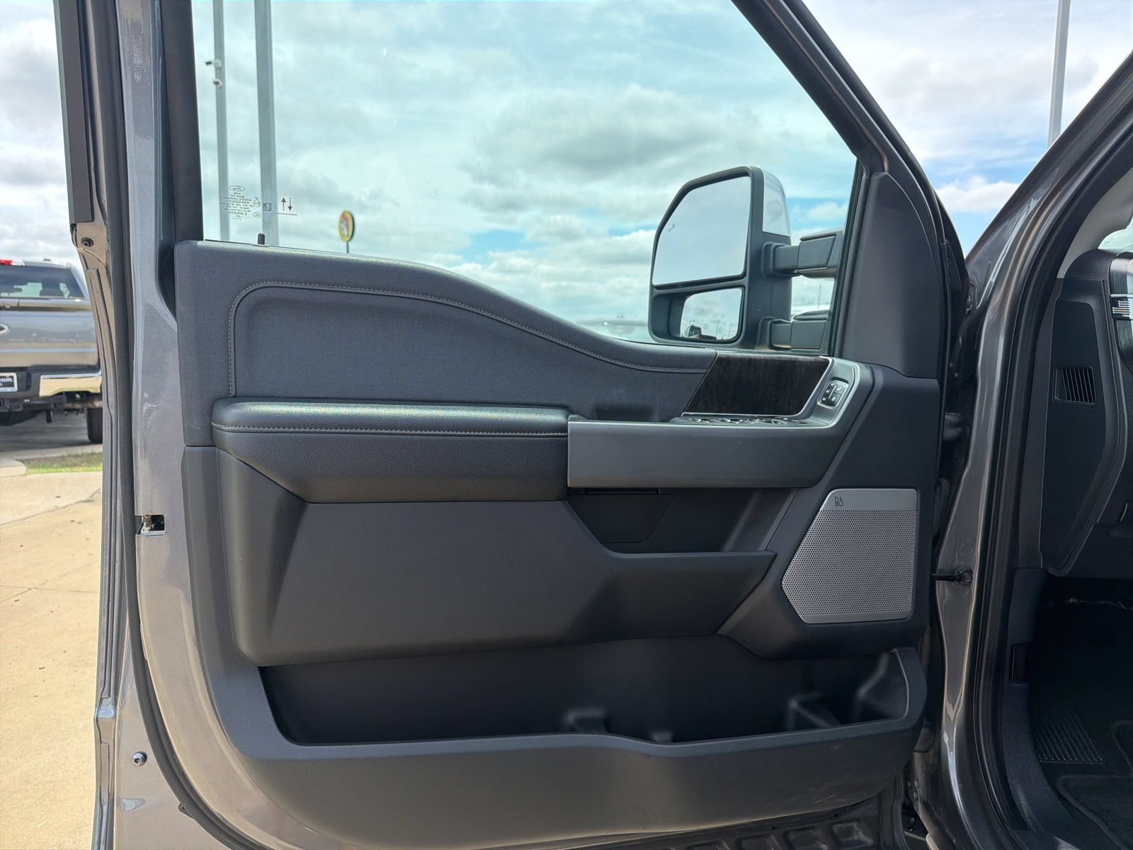 Certified 2023 Ford F250 Lariat w/ Lariat Ultimate Package AWD/4WD image 15