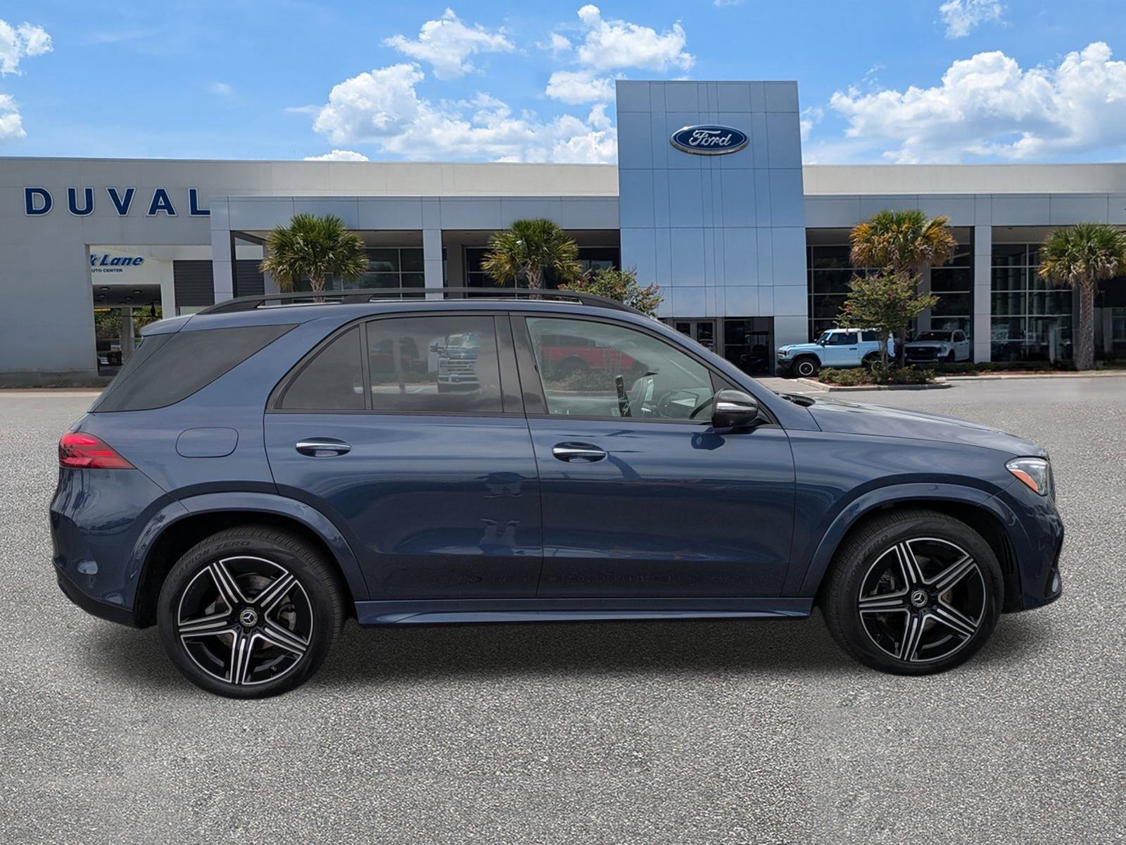 Used 2024 Mercedes-Benz GLE 450e 4MATIC image 3