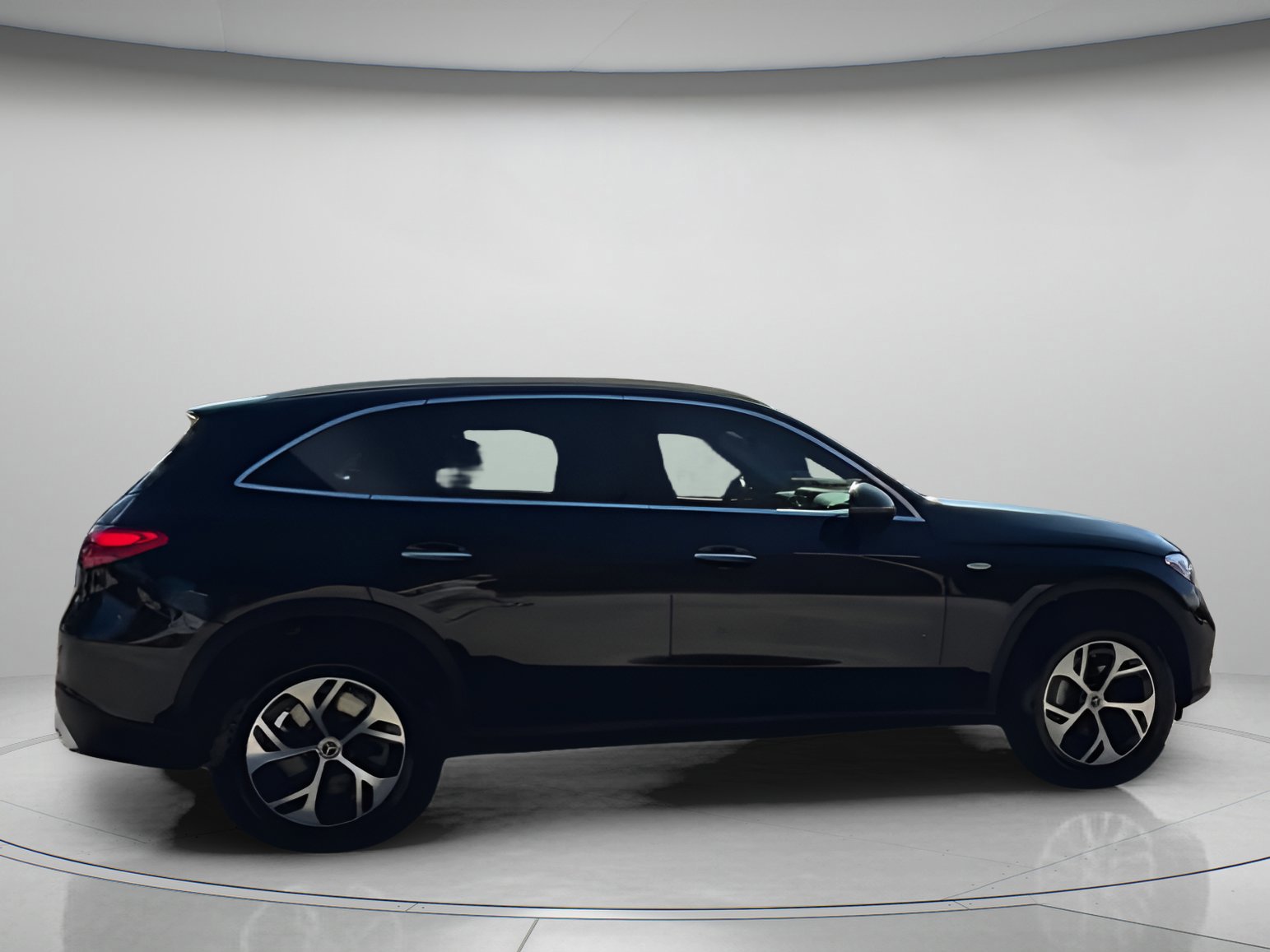 Used 2025 Mercedes-Benz GLC 350e 4MATIC image 24