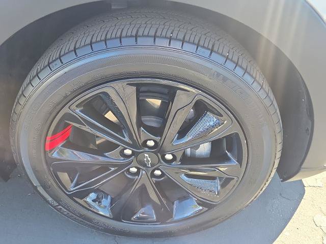 Used 2023 Chevrolet Bolt EUV LT w/ Convenience Package FWD image 2