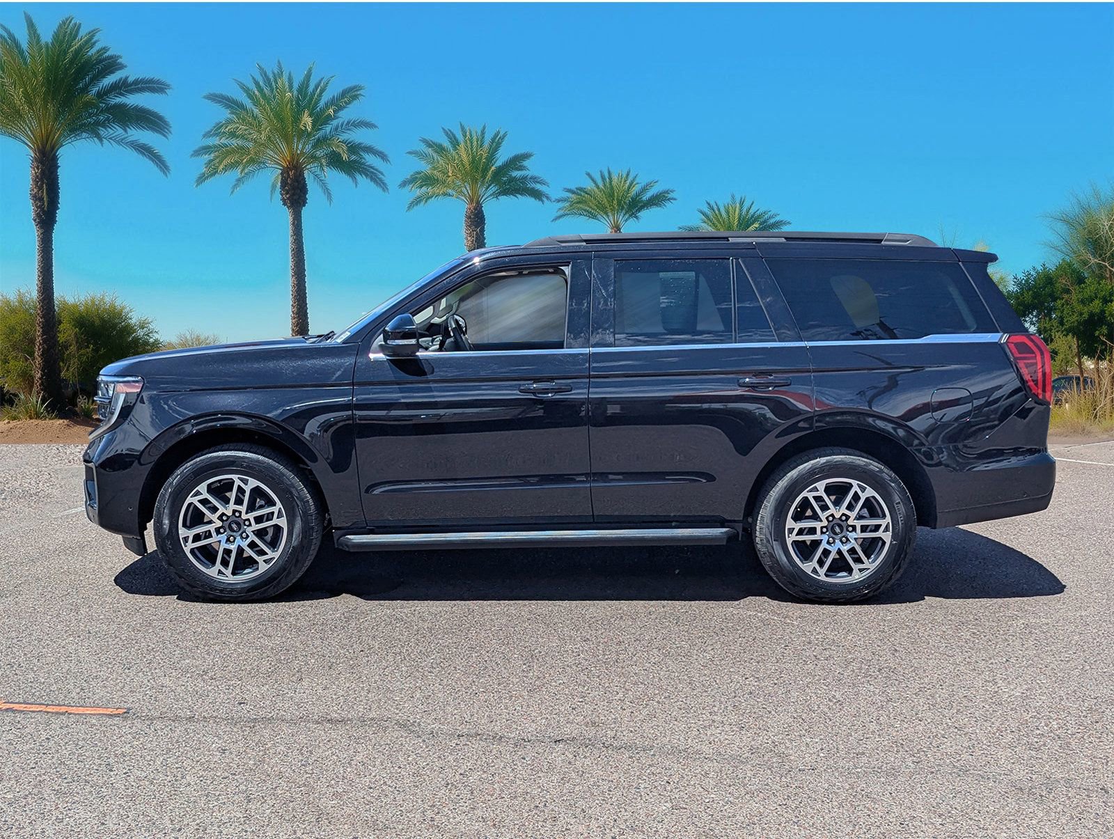 Certified 2025 Ford Expedition Active AWD/4WD image 2