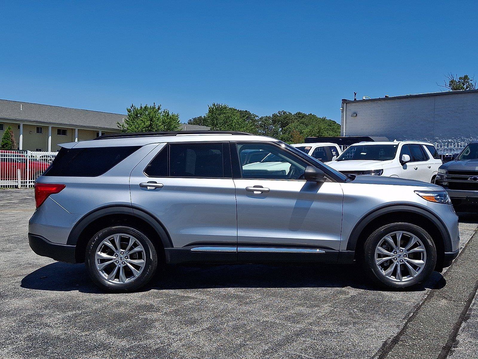 Certified 2023 Ford Explorer XLT w/ Equipment Group 202A AWD/4WD image 7