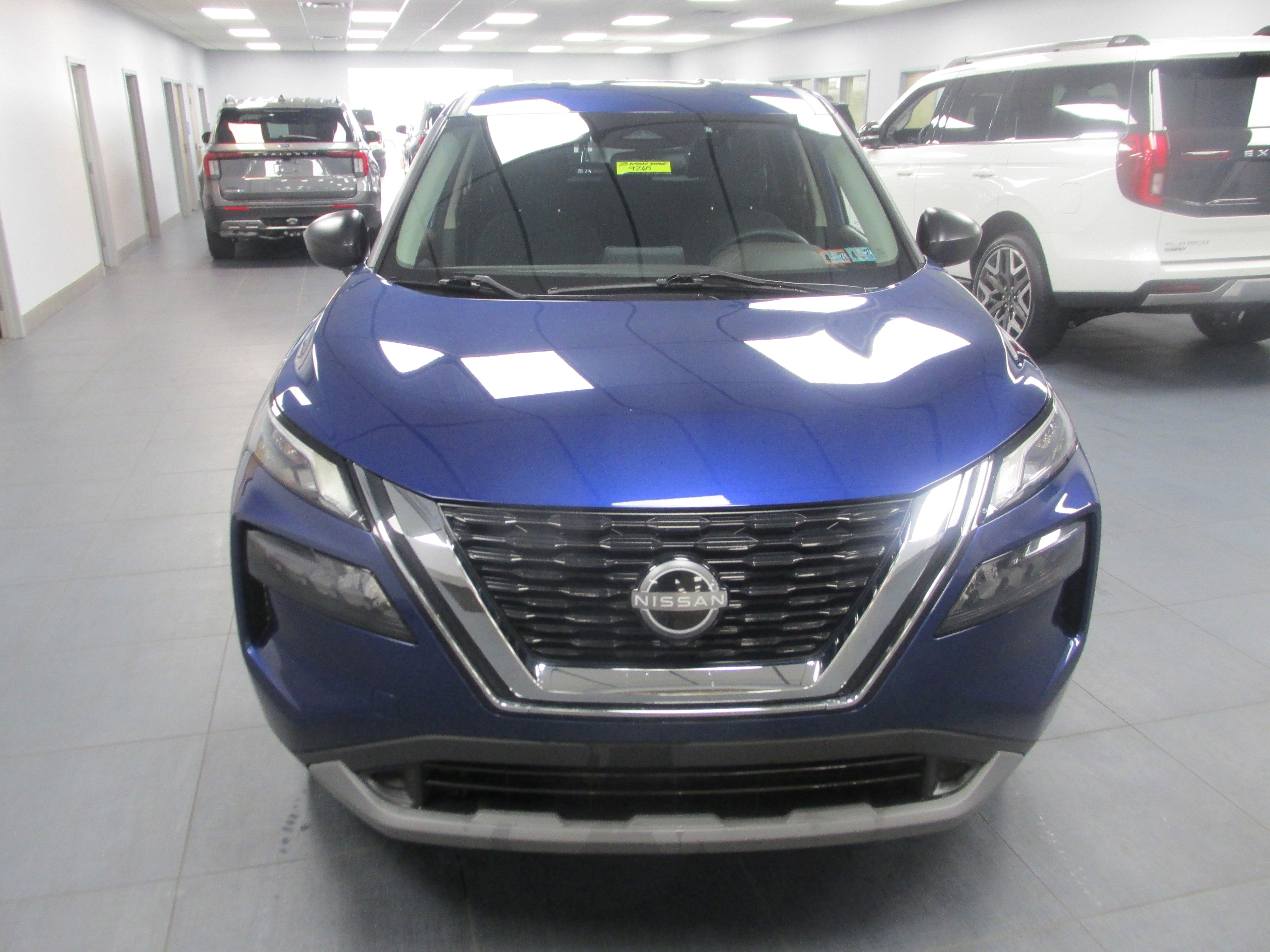 Used 2023 Nissan Rogue S AWD/4WD image 8