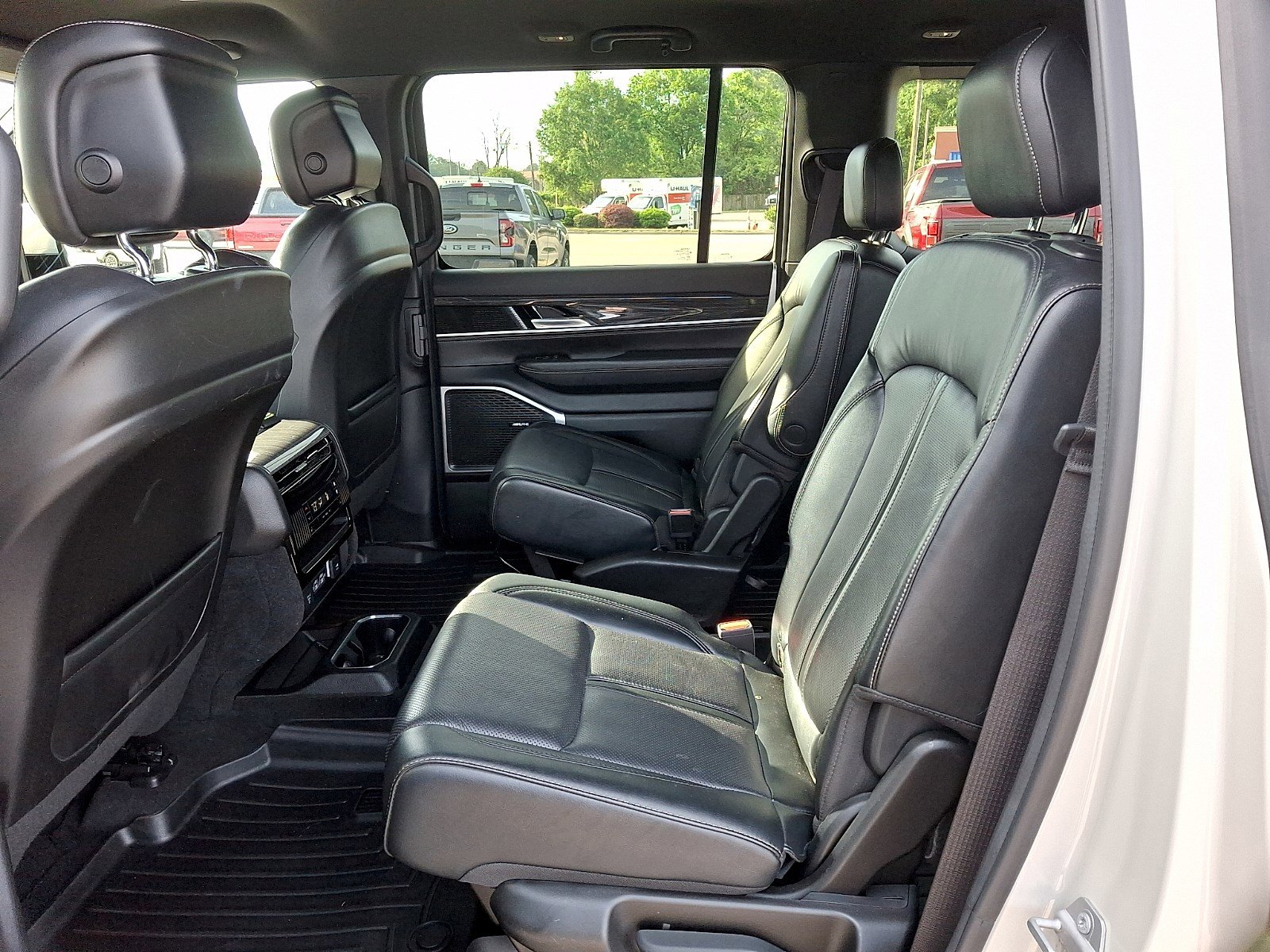 Used 2022 Jeep Wagoneer Series III w/ Flexible Seating Group AWD/4WD image 9