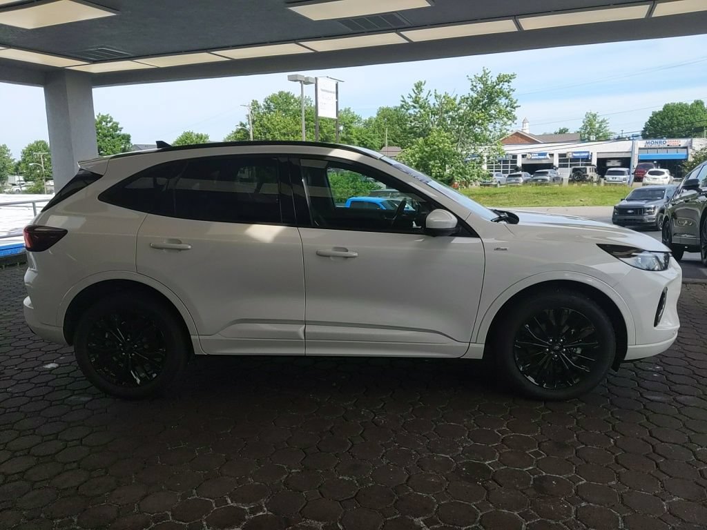 Certified 2023 Ford Escape ST-Line Elite AWD/4WD image 5