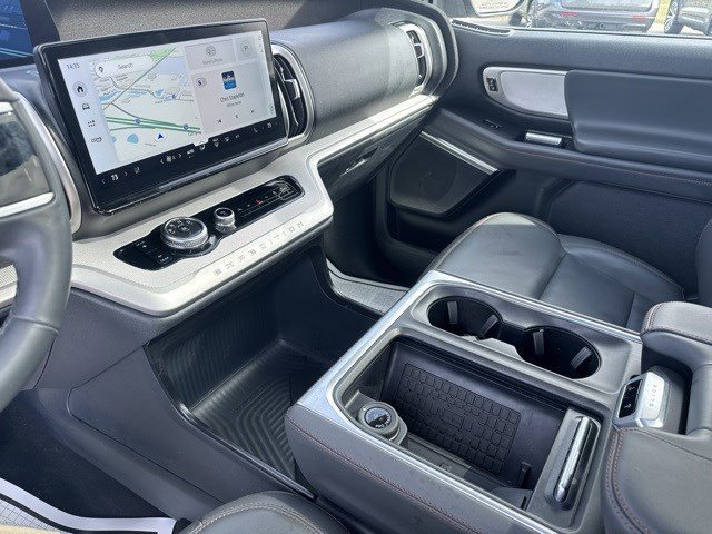 Certified 2025 Ford Expedition Active image 19