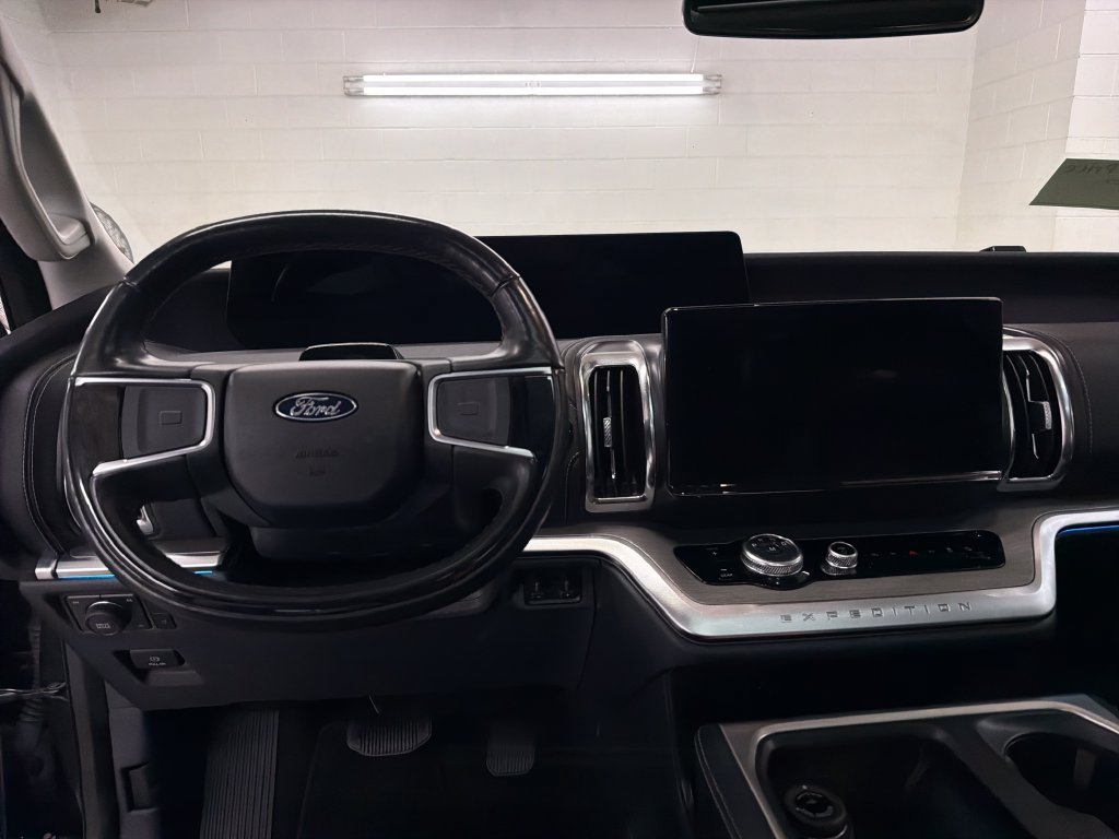 Certified 2025 Ford Expedition Platinum AWD/4WD image 9