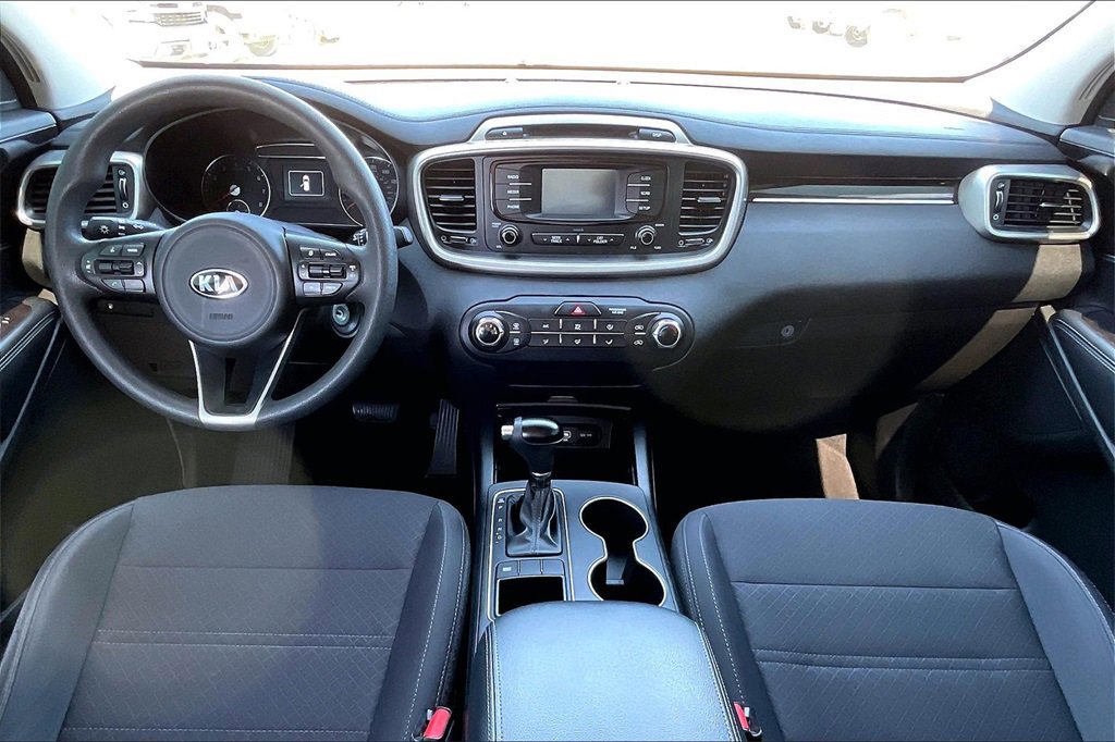 Used 2018 Kia Sorento LX image 7