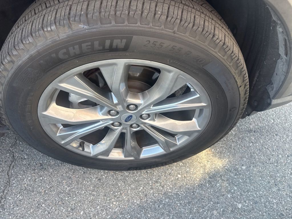 Certified 2023 Ford Explorer XLT w/ Equipment Group 202A image 4