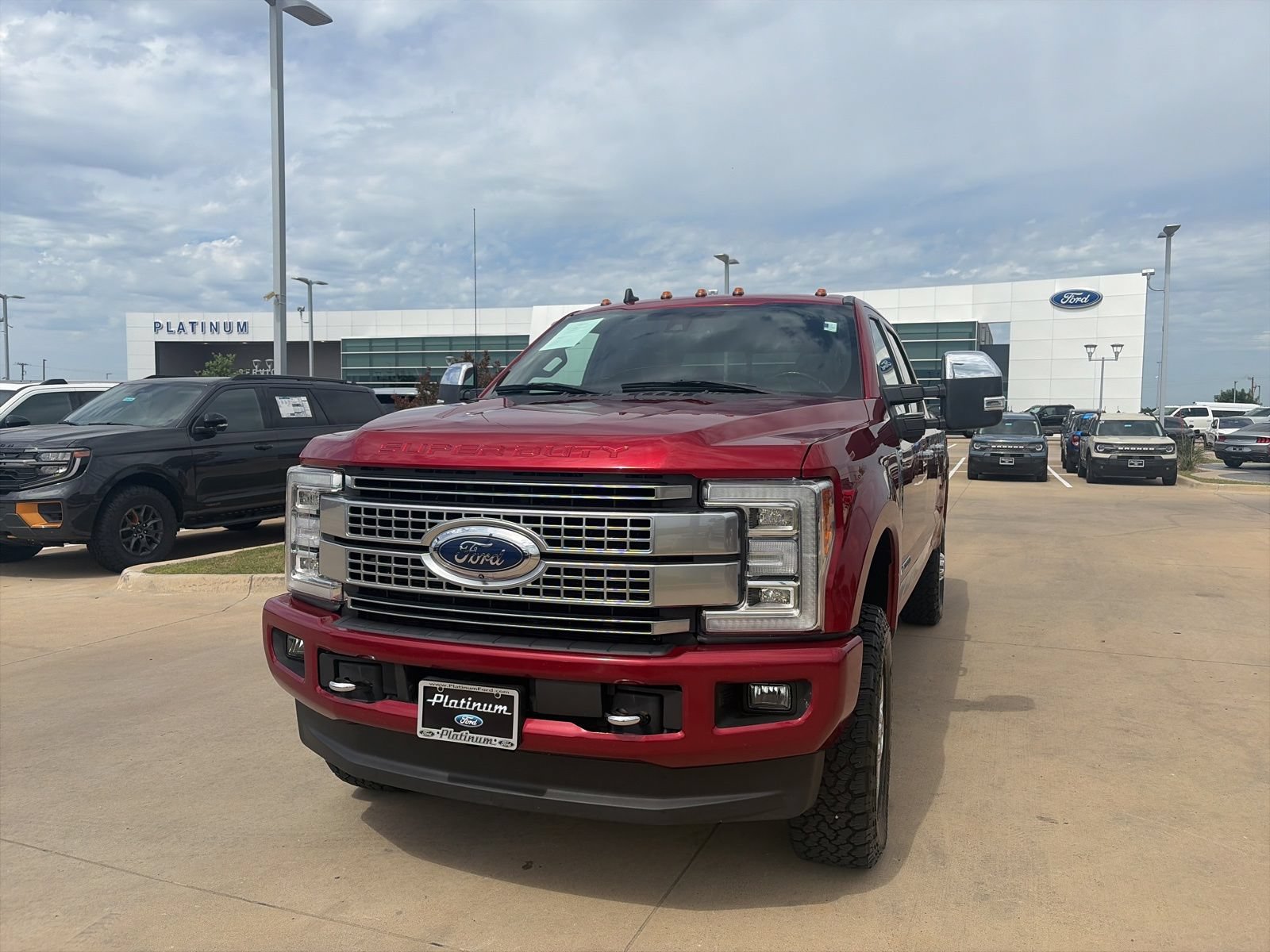 Certified 2019 Ford F250 Platinum w/ Platinum Ultimate Package AWD/4WD image 9