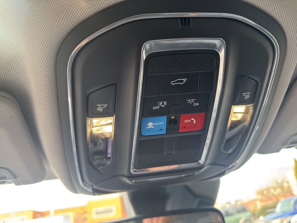 Used 2023 Jeep Grand Cherokee Limited image 33