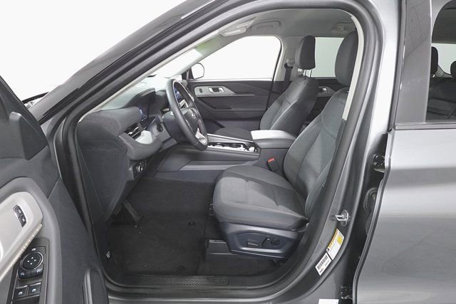 Certified 2025 Ford Explorer Active image 9