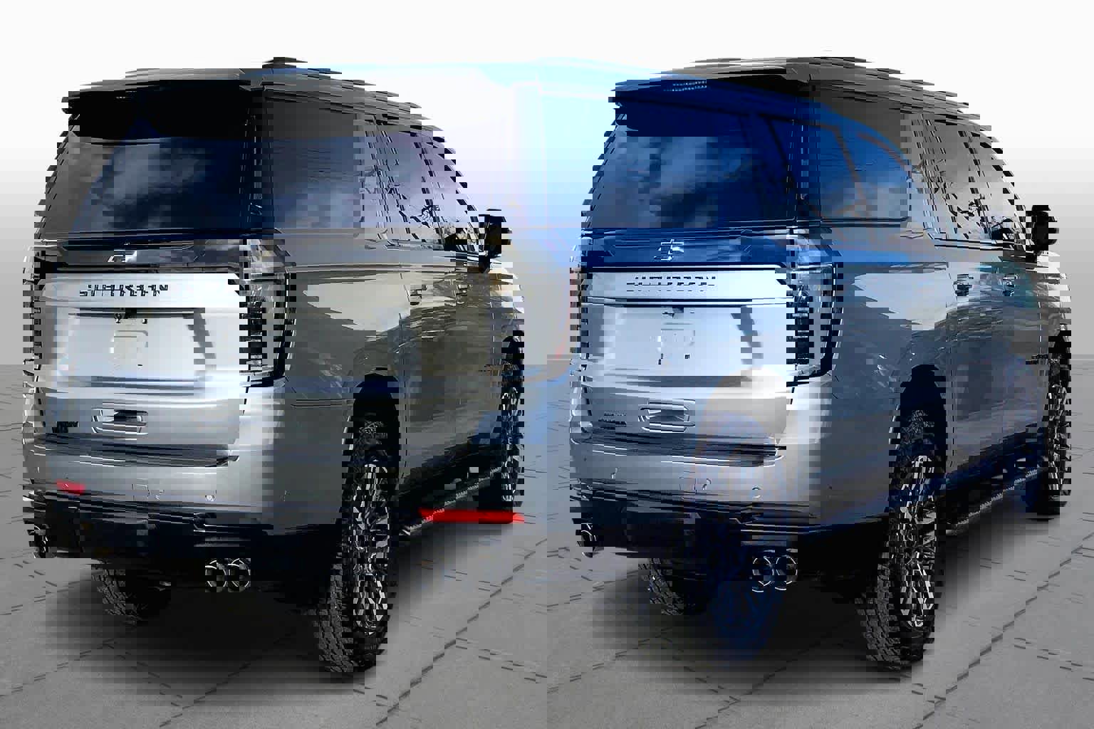 Used 2025 Chevrolet Suburban Z71 w/ Comfort Package image 4