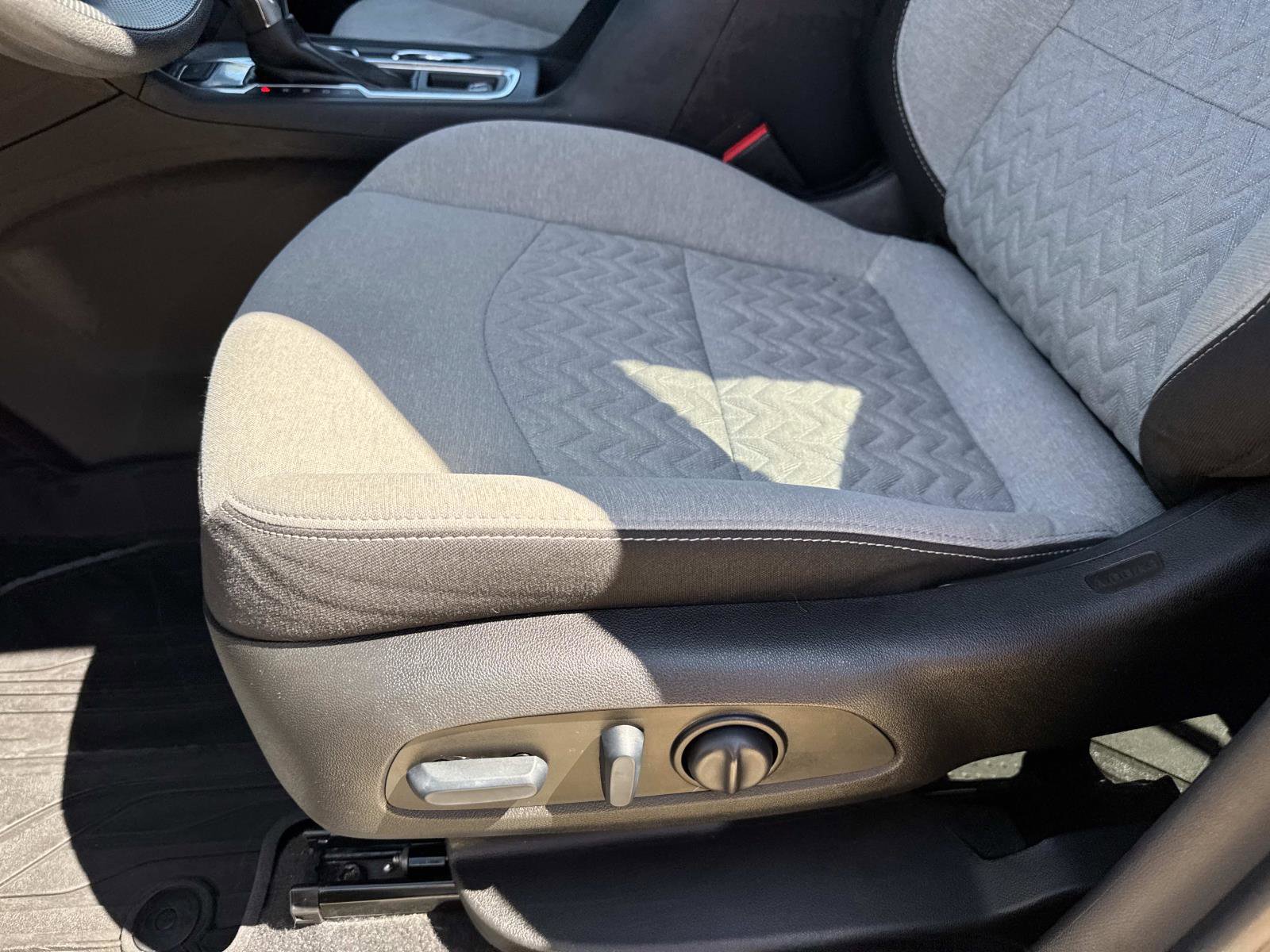 Used 2022 Chevrolet Equinox LS w/ LS Convenience Package image 18