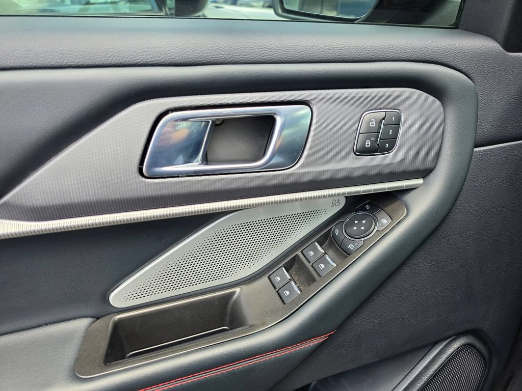 Certified 2025 Ford Explorer ST RWD image 21