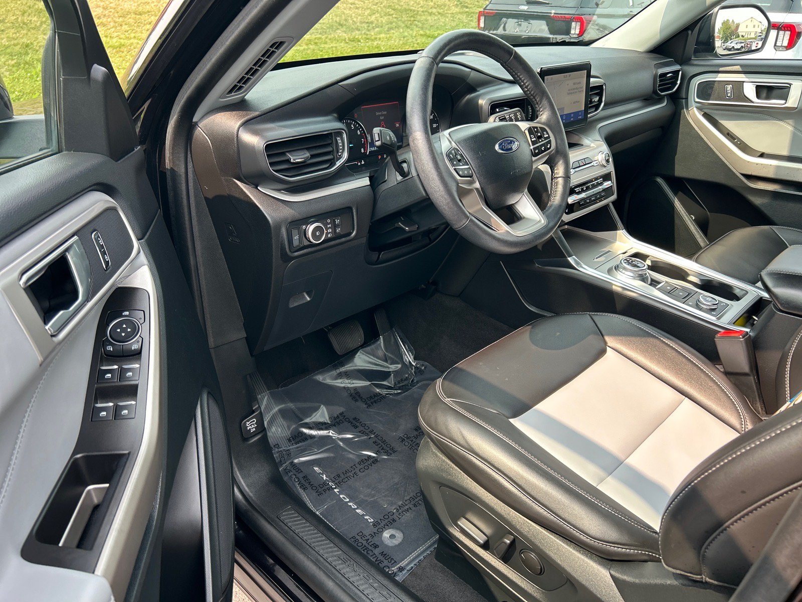 Certified 2024 Ford Explorer XLT w/ Equipment Group 202A AWD/4WD image 6