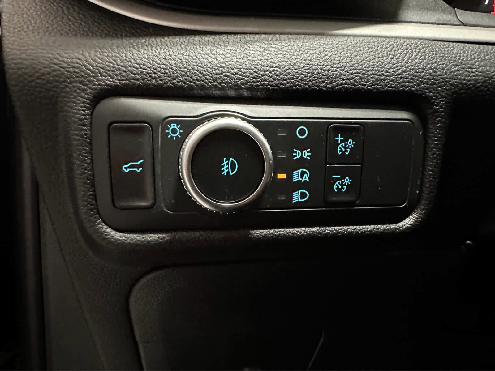 Certified 2022 Ford Explorer XLT w/ Equipment Group 202A image 19