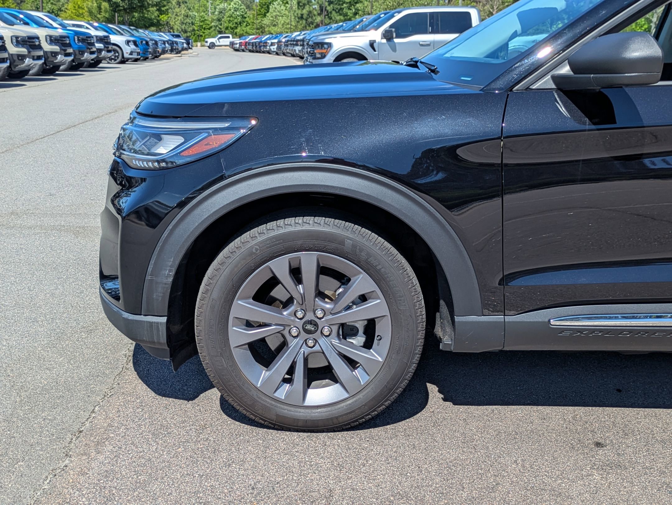 Certified 2025 Ford Explorer Active w/ Active Comfort Package AWD/4WD image 11