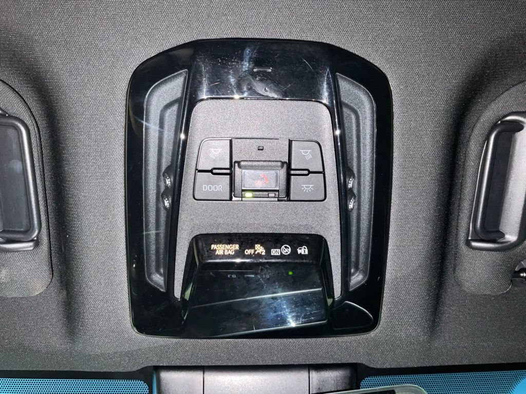 Used 2022 Toyota Venza XLE AWD/4WD image 21
