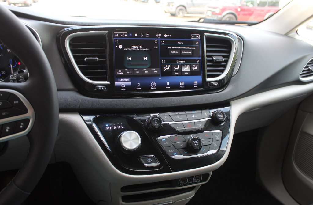 Used 2024 Chrysler Pacifica Touring-L FWD image 15