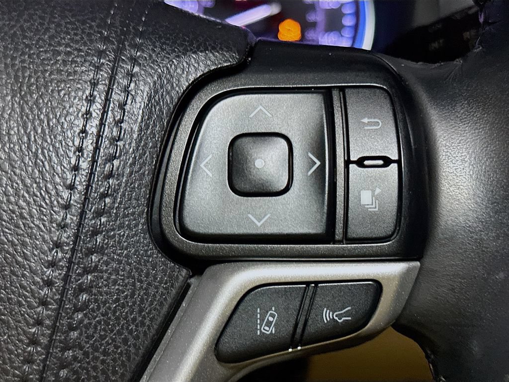 Used 2019 Toyota Highlander XLE w/ Protection Package #3 AWD/4WD image 36
