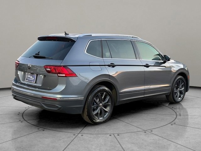 Used 2024 Volkswagen Tiguan SE w/ Panoramic Sunroof Package image 4