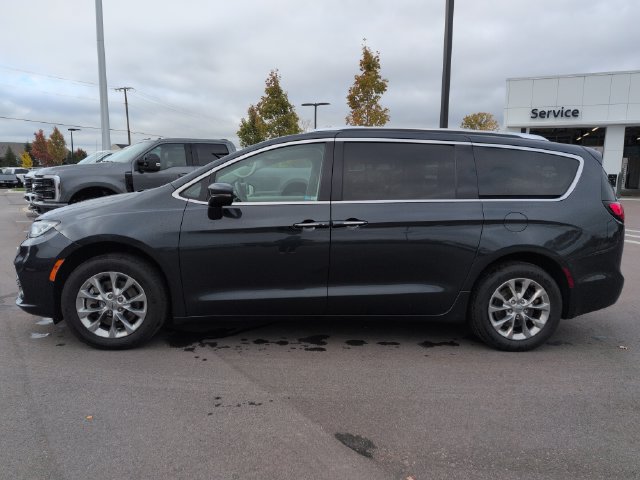 Used 2021 Chrysler Pacifica Touring-L AWD/4WD image 2