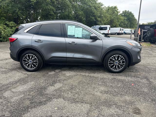 Certified 2022 Ford Escape SEL w/ Technology Package FWD image 3