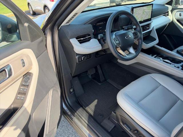 Certified 2025 Ford Explorer Active w/ Active Comfort Package RWD image 13