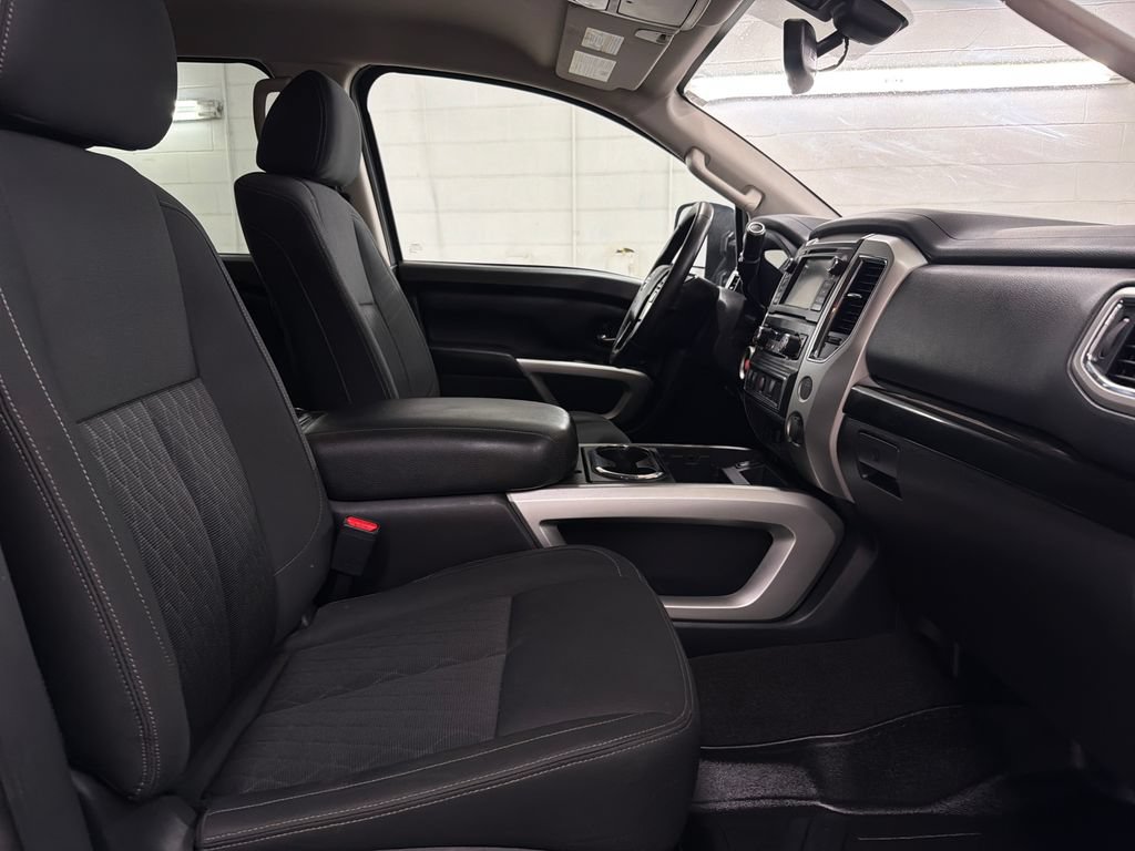Used 2019 Nissan Titan SV w/ SV Convenience Package RWD image 28